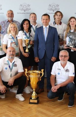 Damas karpas 2024 ZM